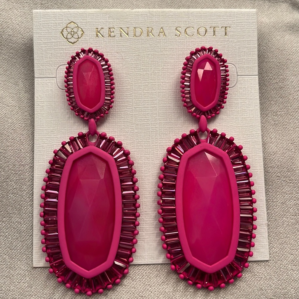 💗💗NWT Kendra Scott Kaki Drop Statement Earrings Magenta Pink Agate💗💗